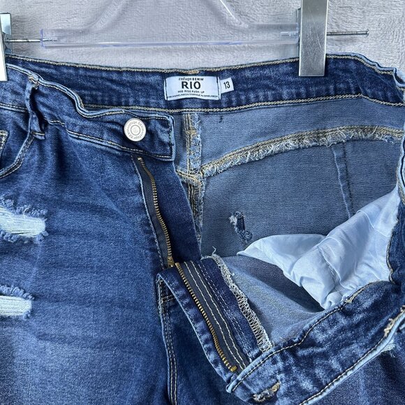 Refuge Shorts Denim RIO Push-Up Womens Size 13 Mid Rise Distressed Blue - Picture 3 of 9